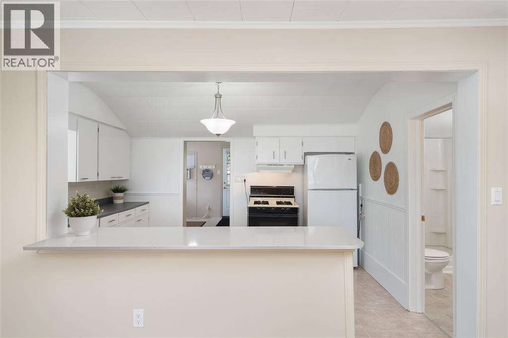 465 NELSON STREET - Photo 3