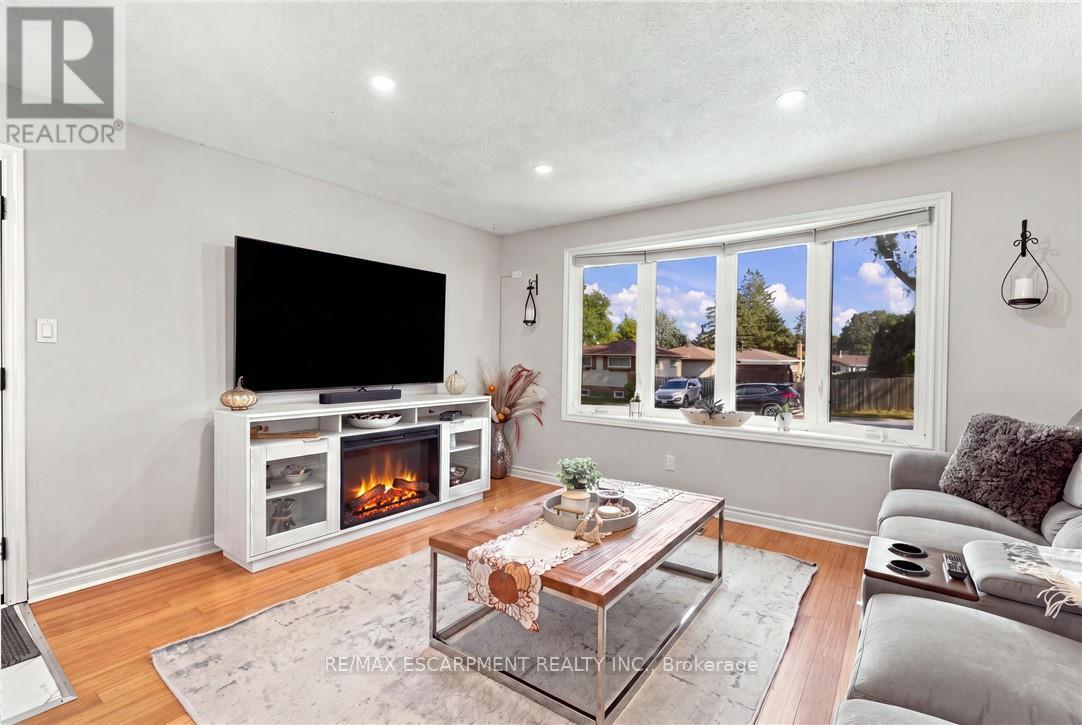 12 GLAMIS COURT