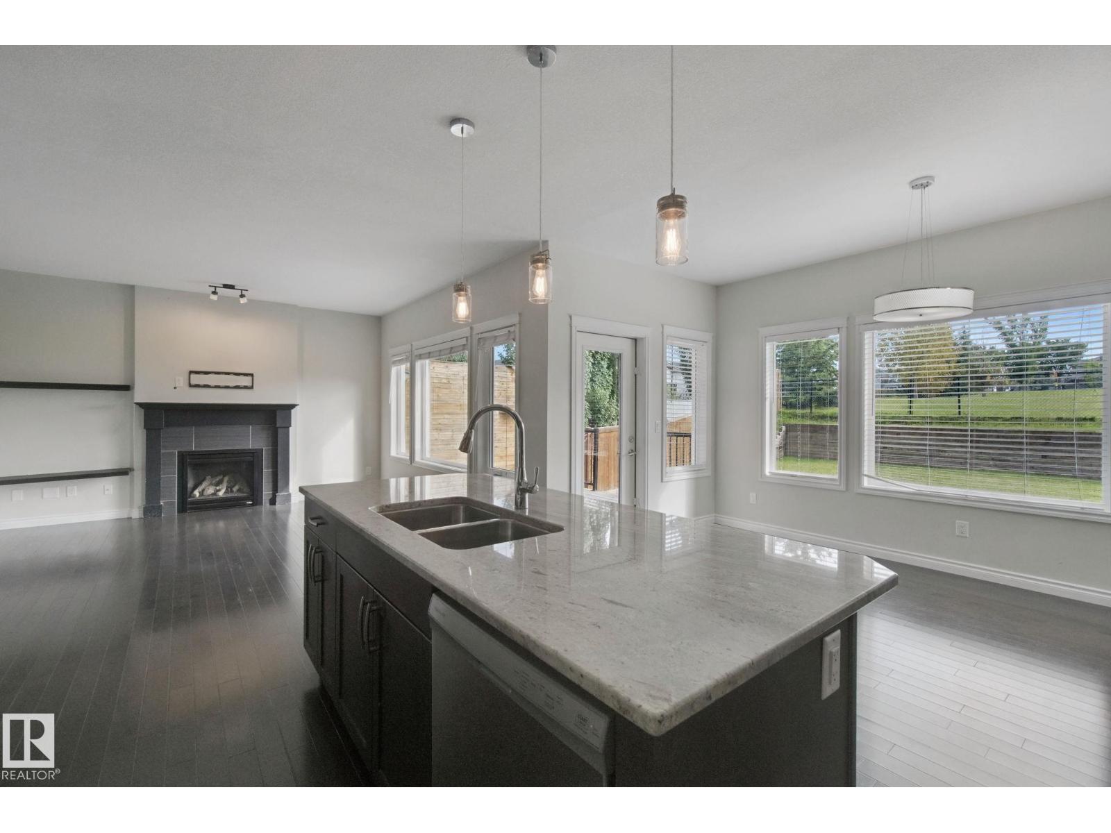51 VIVIAN WY