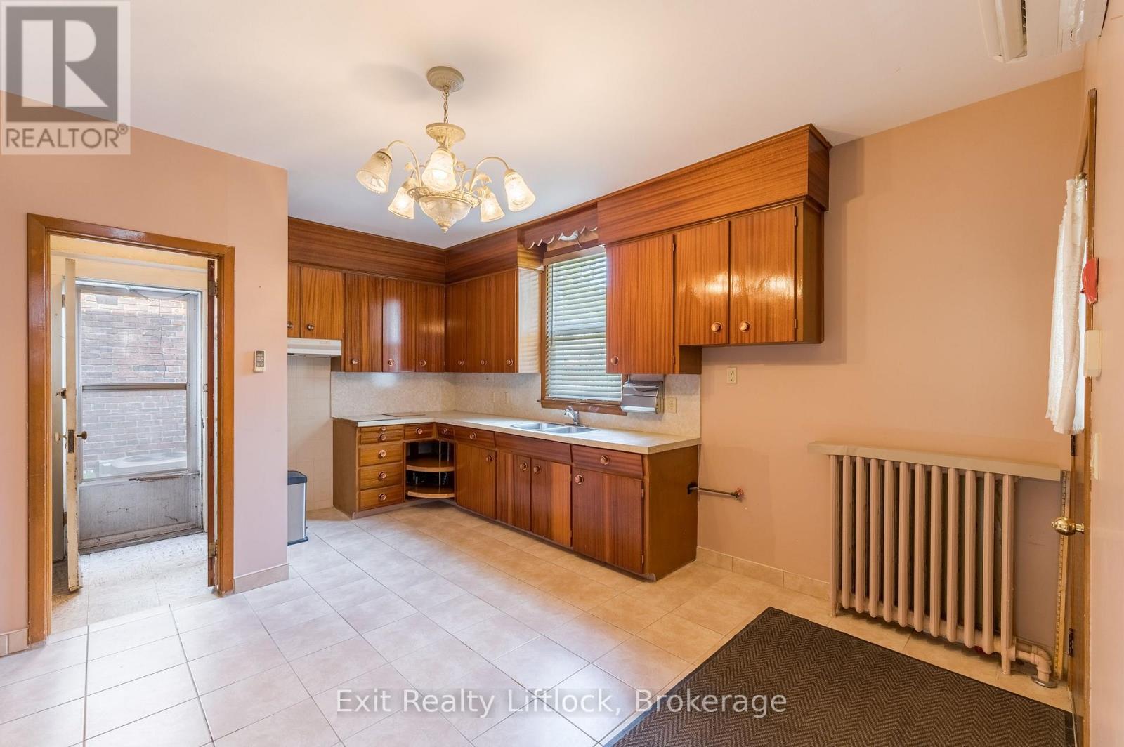 843 LOGAN AVENUE