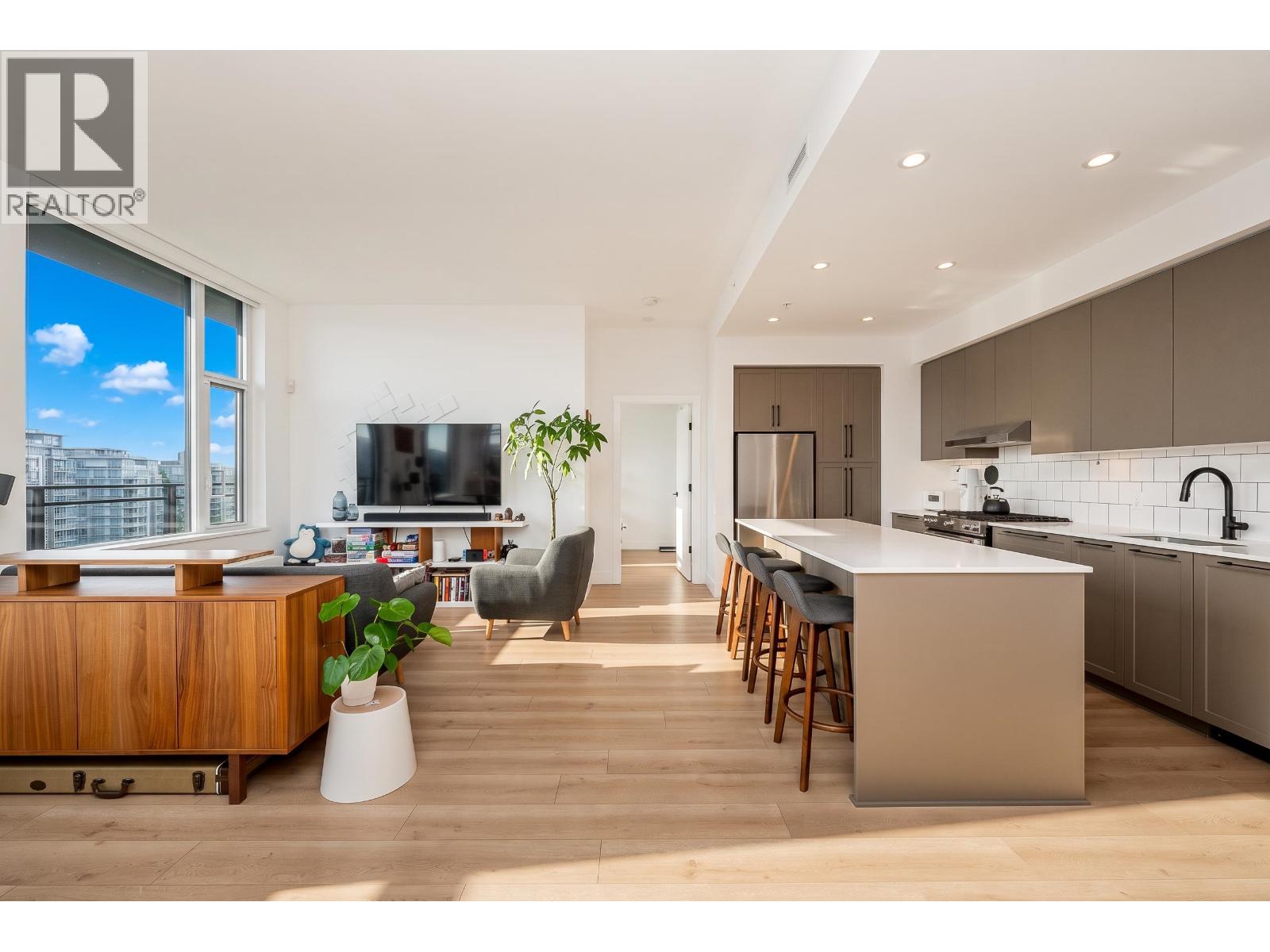 1202 8750 UNIVERSITY CRESCENT