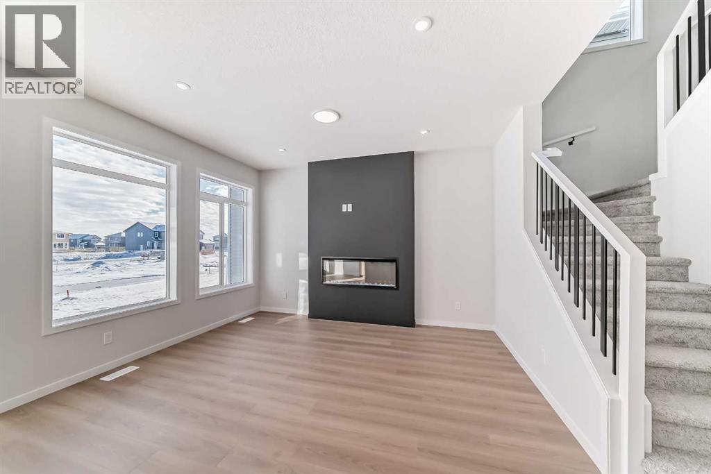 374 Corner Glen Way NE