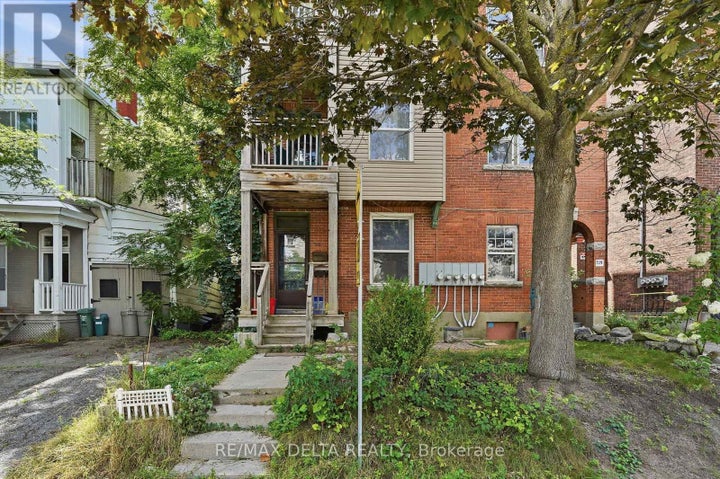 Photo 1 of 13 — 2 - 514 BAY STREET, Ottawa, ON K1R 6B3