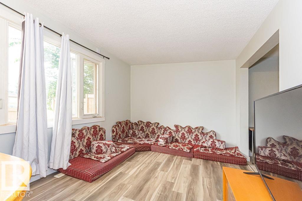 #5 14205 82 ST NW