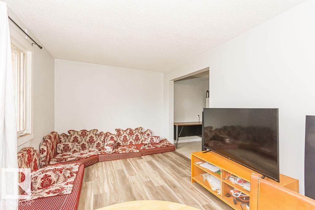 #5 14205 82 ST NW