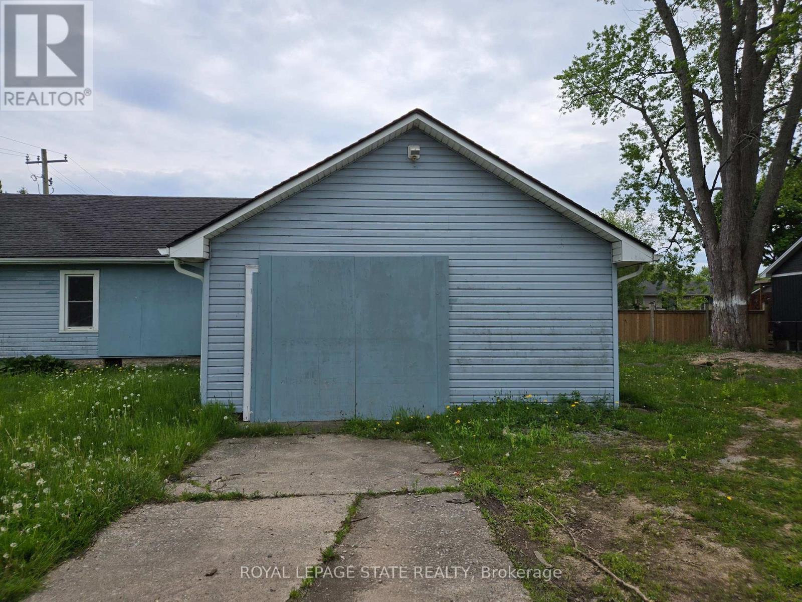 303 RIDGE ROAD S