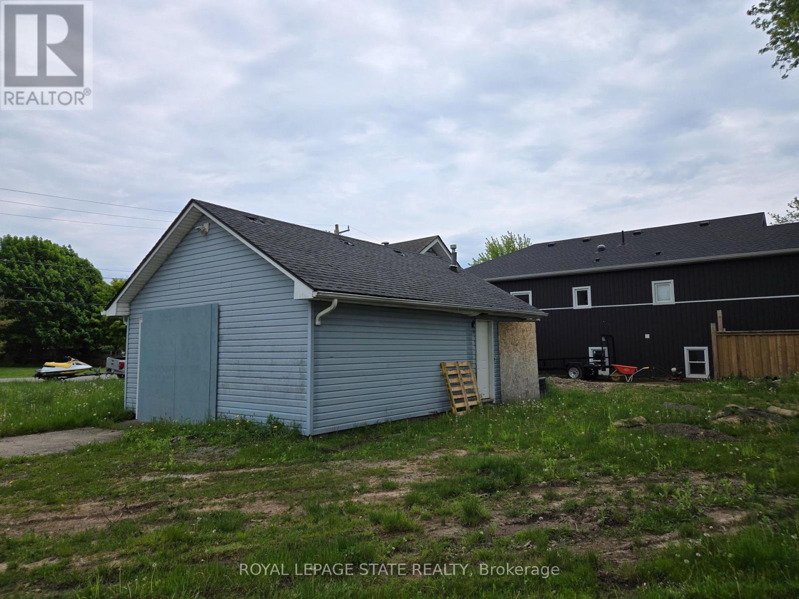 303 RIDGE ROAD S