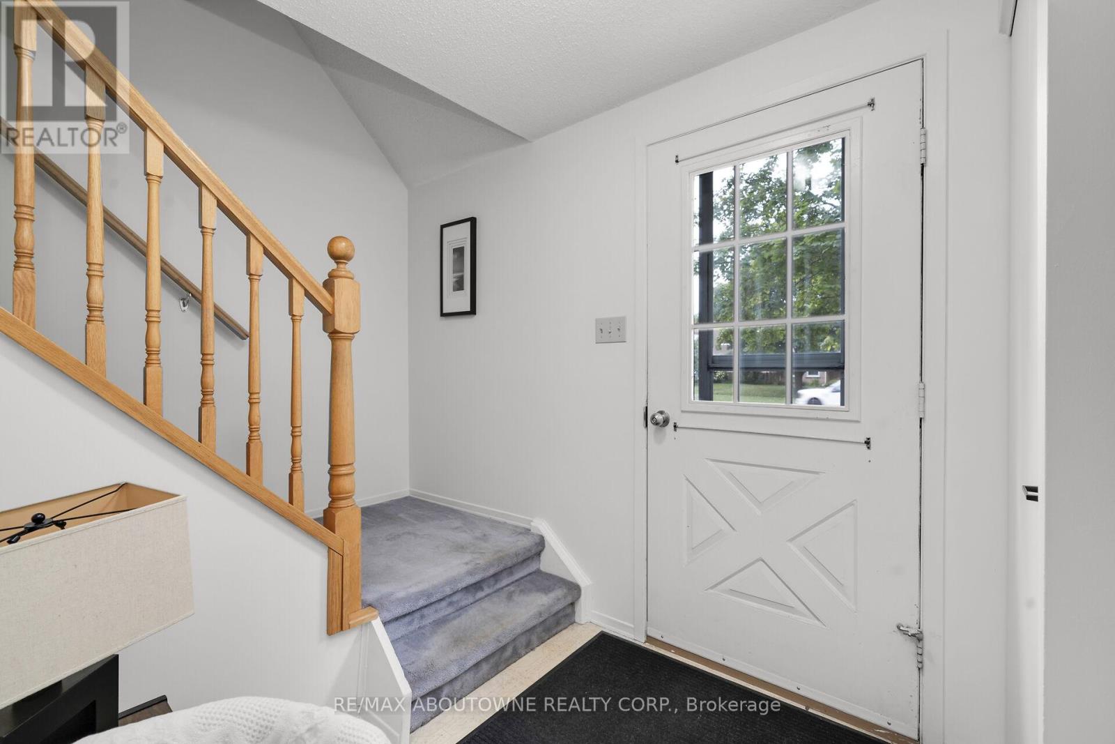 678 EDINBURGH ROAD S - Photo 3