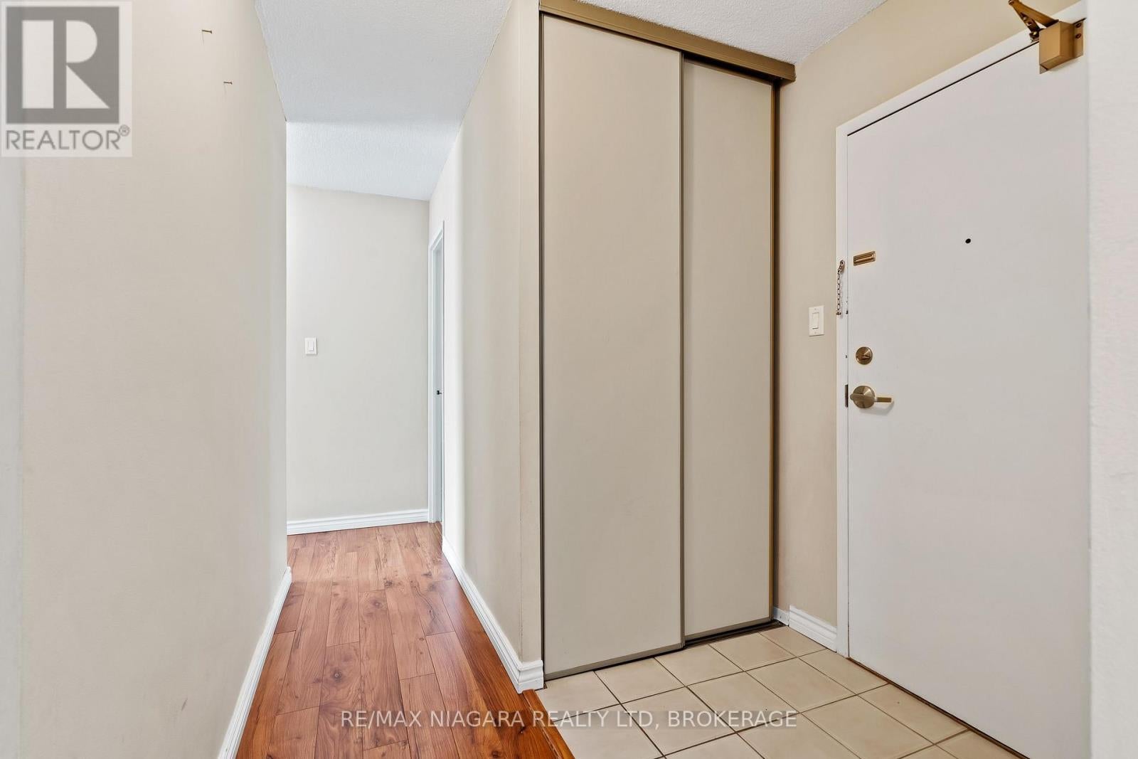 502 - 7 GALE CRESCENT