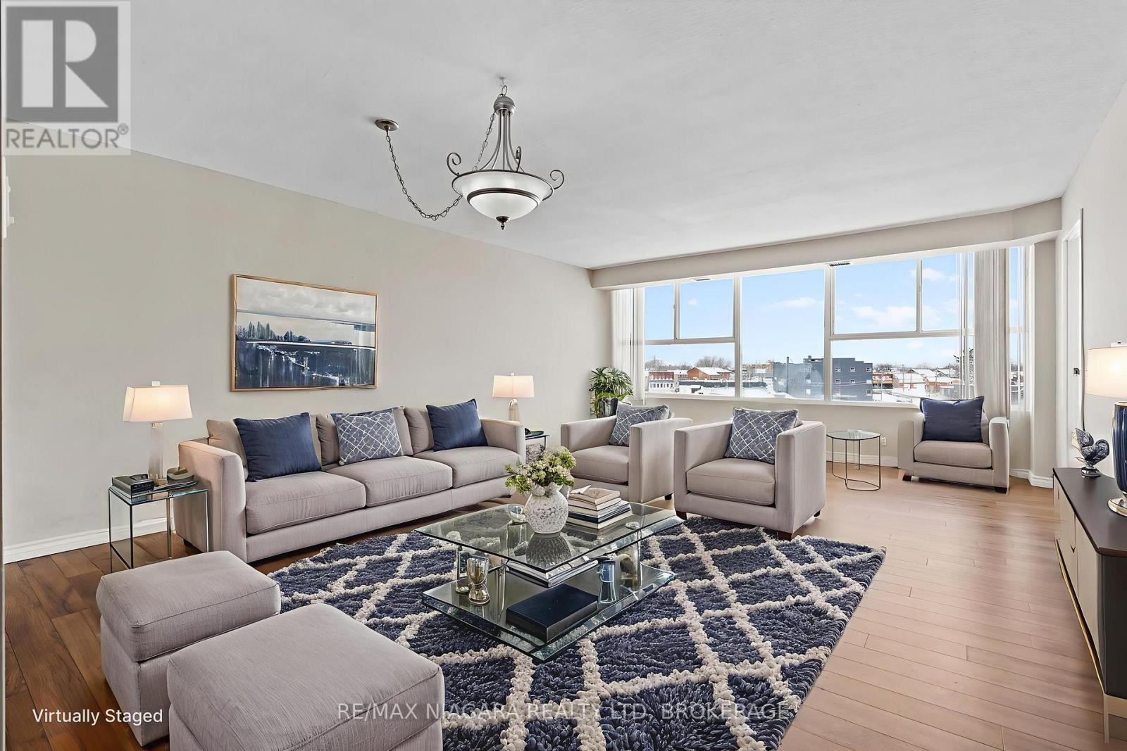 502 - 7 GALE CRESCENT