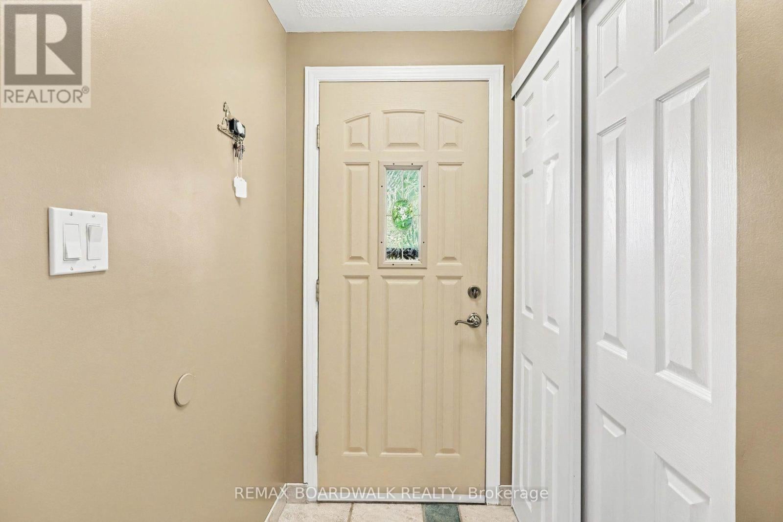 389 HATFIELD CRESCENT