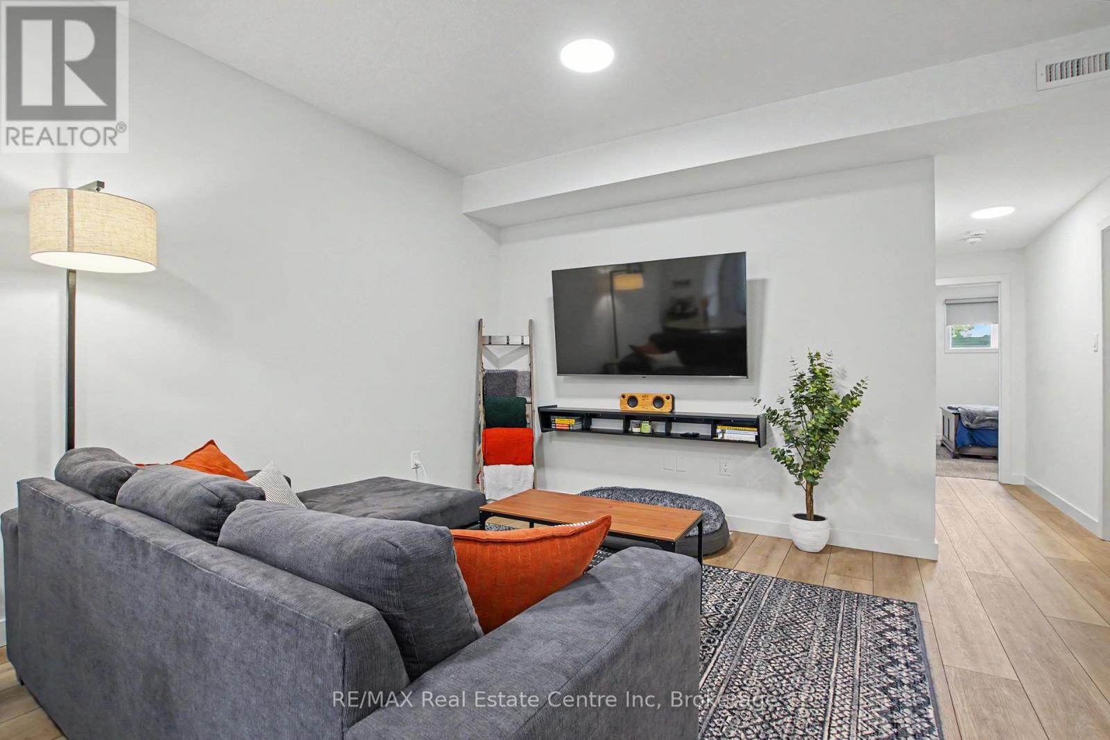192 - 824 WOOLWICH STREET