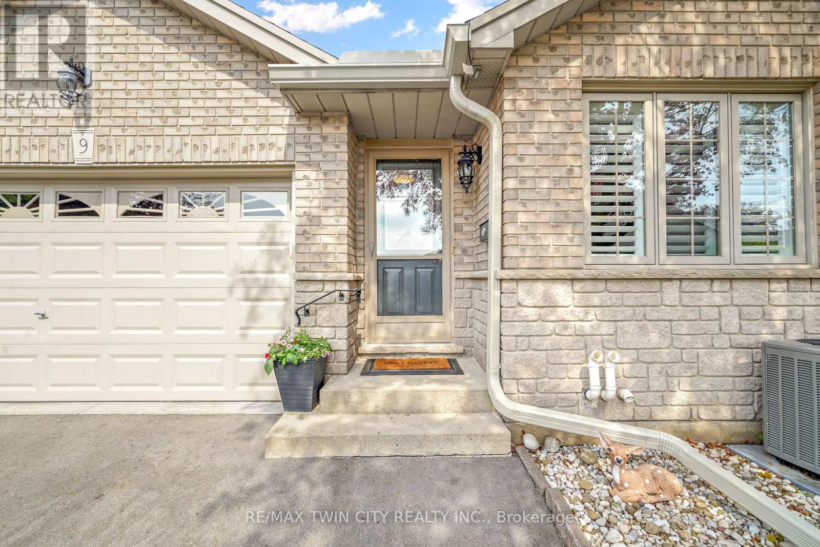 9 - 24 GRIFFITHS DRIVE