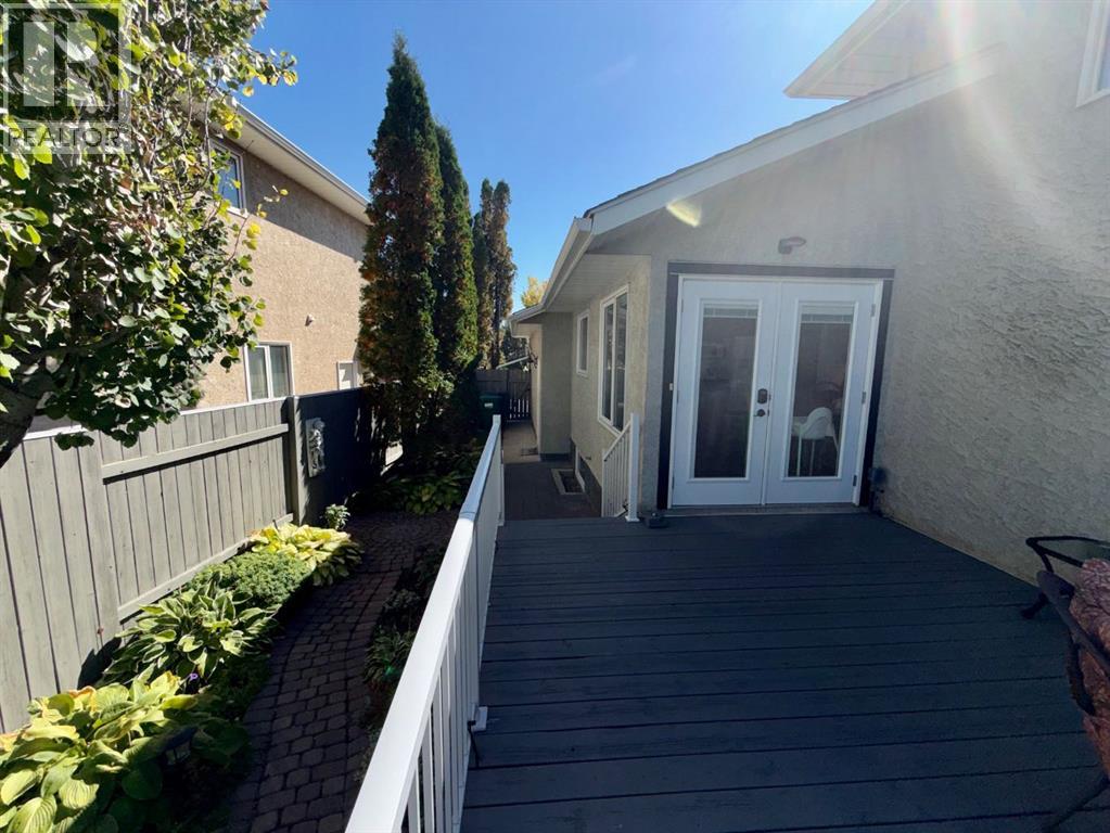 18 Heritage Close W