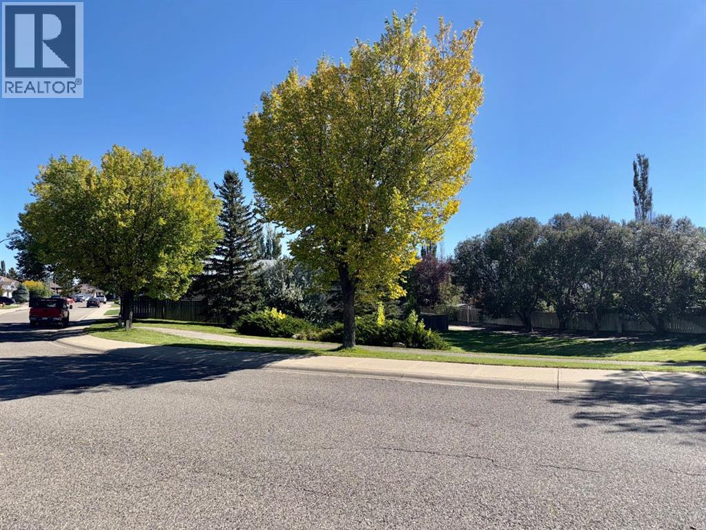 18 Heritage Close W