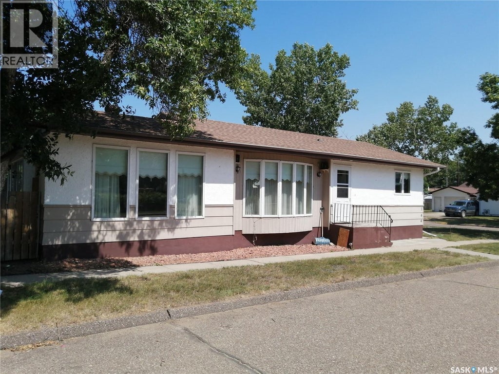 144 2ND STREET W, PONTEIX, SK S0N 1Z0 - Image 3743898830.jpeg?d=l