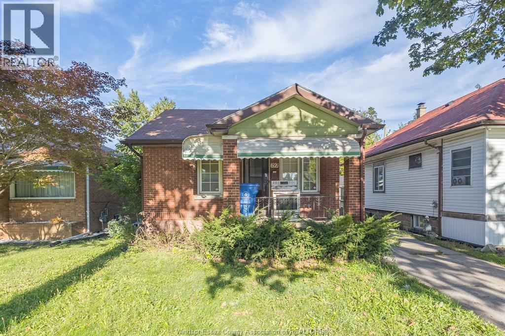 792 PARTINGTON AVENUE, WINDSOR, ON N9B 2N8 - Image 3215624147.jpeg?d=l