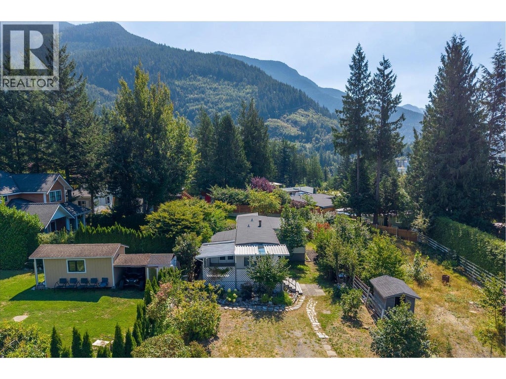827 MINATY LANE, BRITANNIA BEACH, BC V0N 1J0 - Image 3061406439.jpeg?d=l