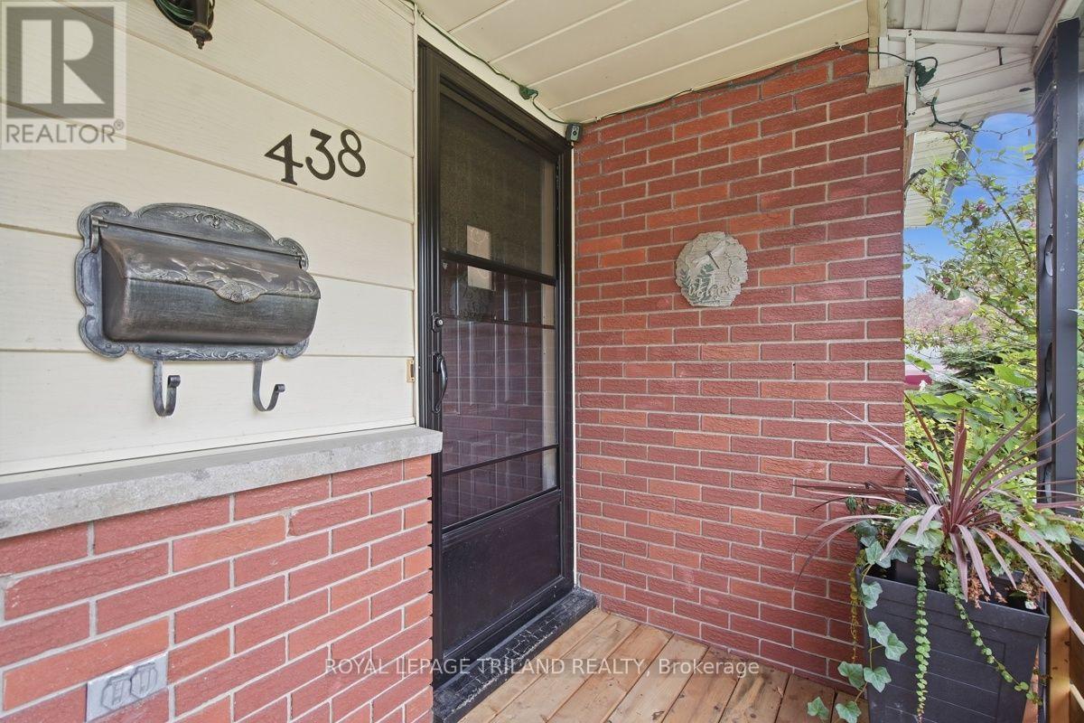 438 MAGNOLIA CRESCENT