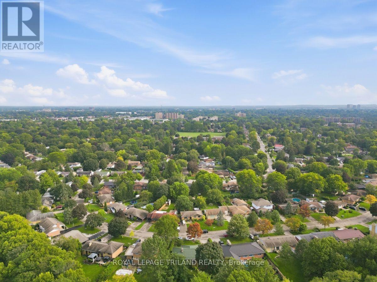 438 MAGNOLIA CRESCENT