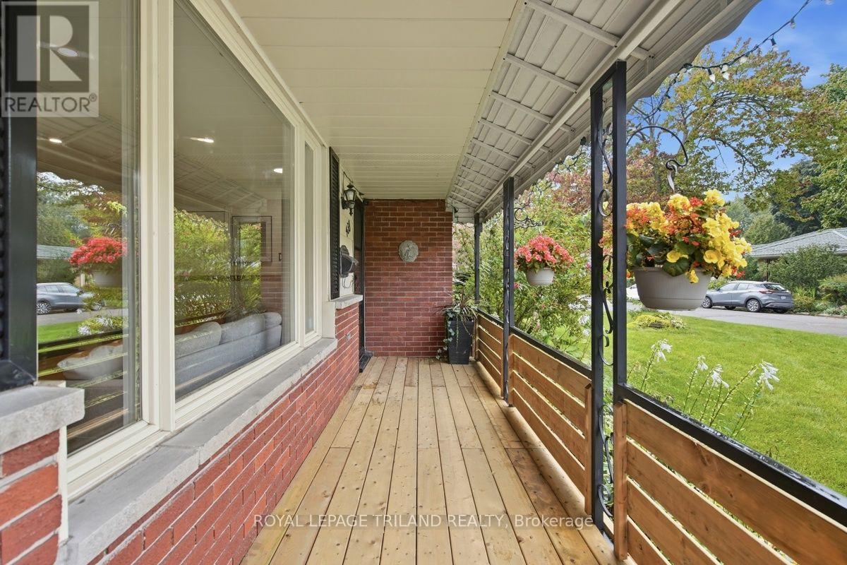 438 MAGNOLIA CRESCENT