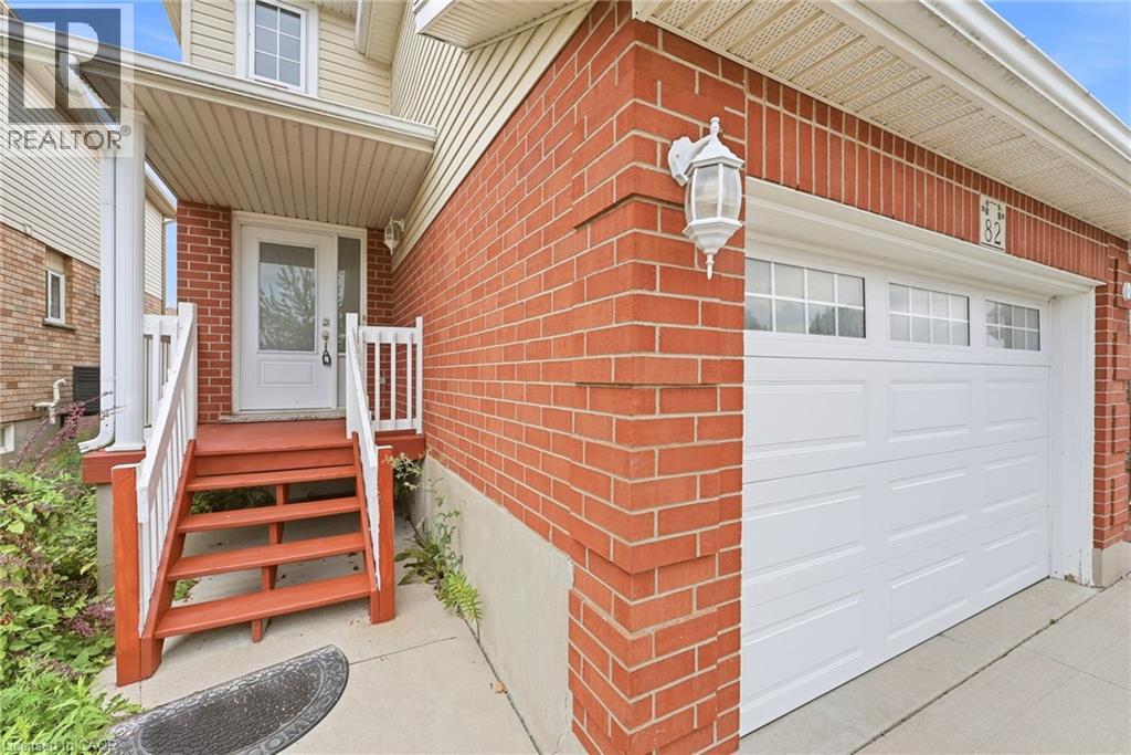 82 BRIDLEWREATH Street