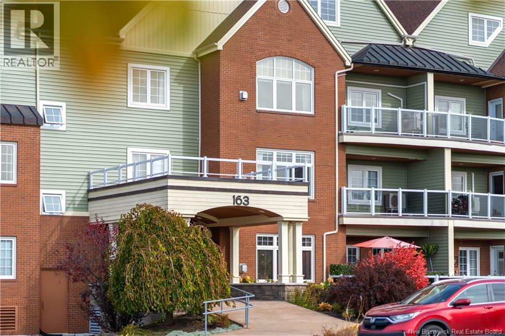 163 Royal Oaks Boulevard Unit# 201 - Photo 4