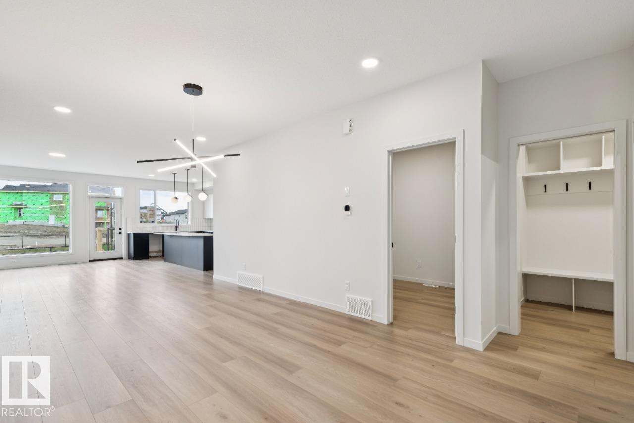419 31 ST SW