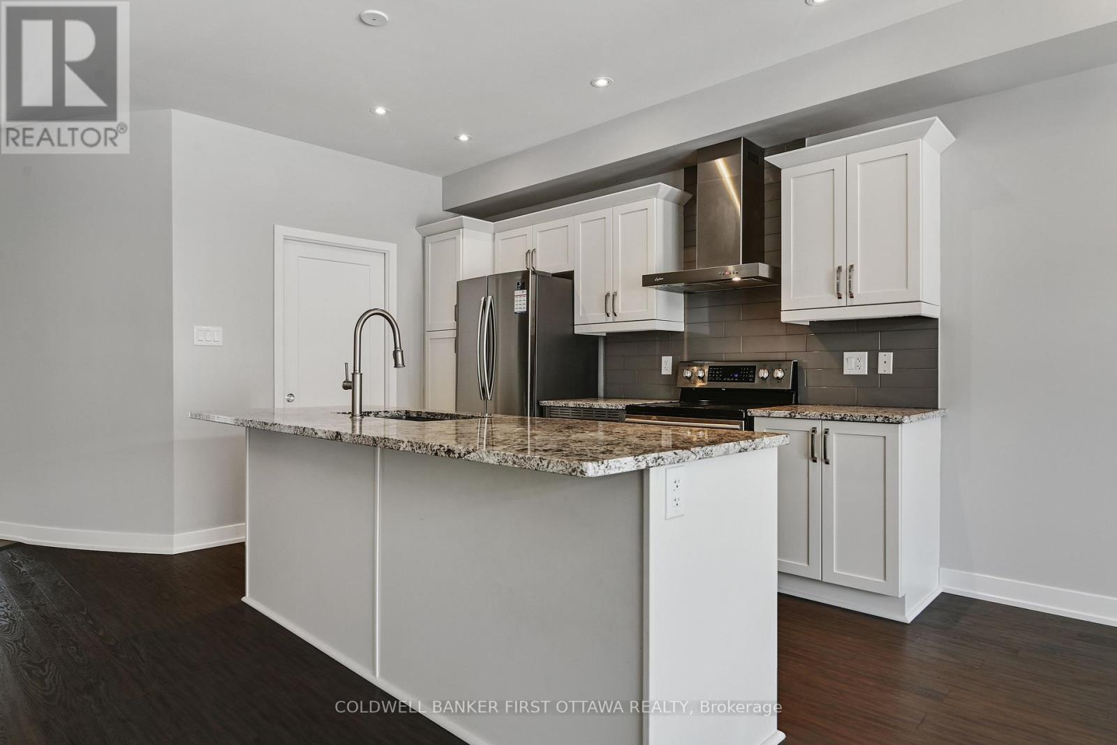1042 COBBLE HILL DRIVE