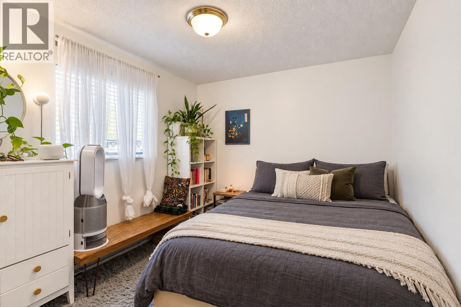 18-24 W 16TH AVENUE