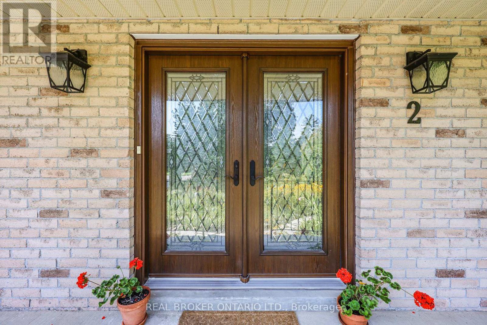 2 AMBERGLEN COURT