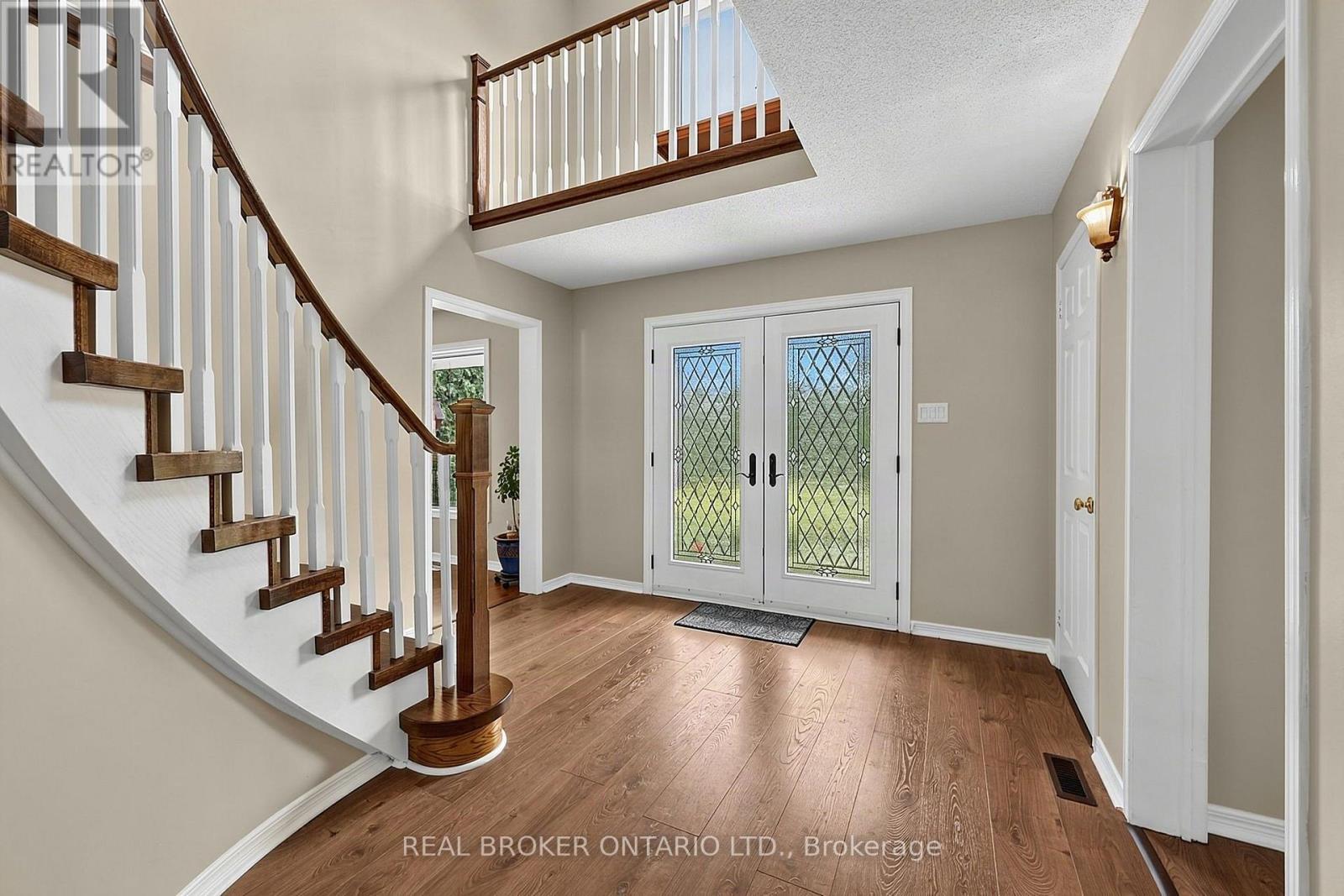 2 AMBERGLEN COURT