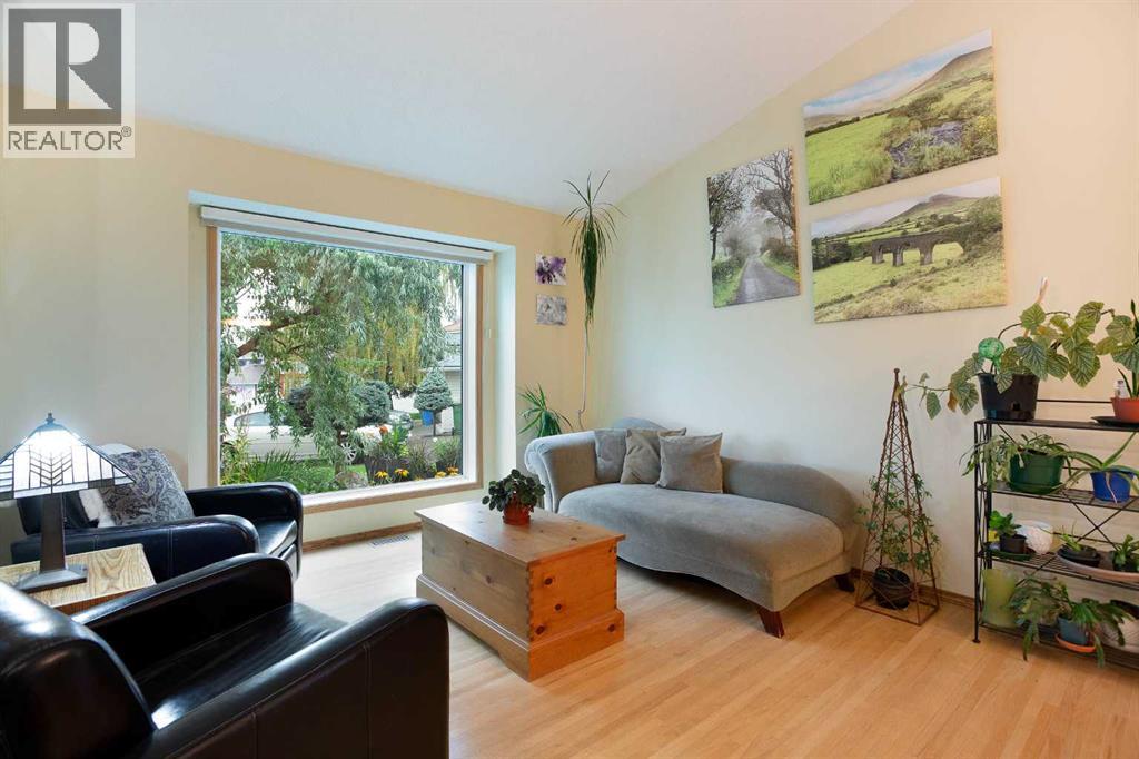 337 Sandringham Court NW