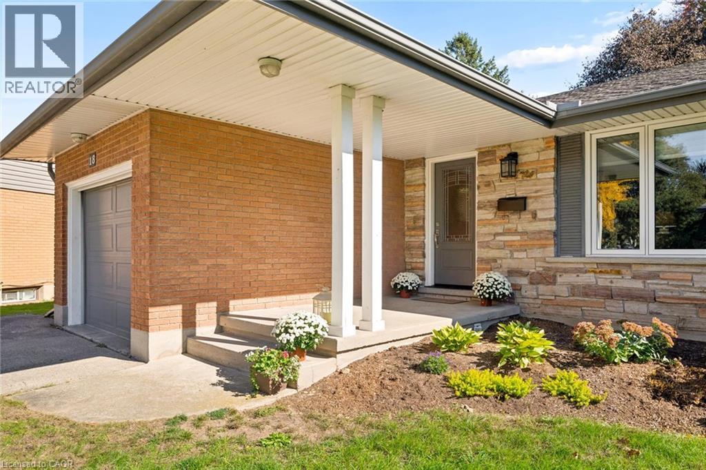 18 EVELYN Crescent