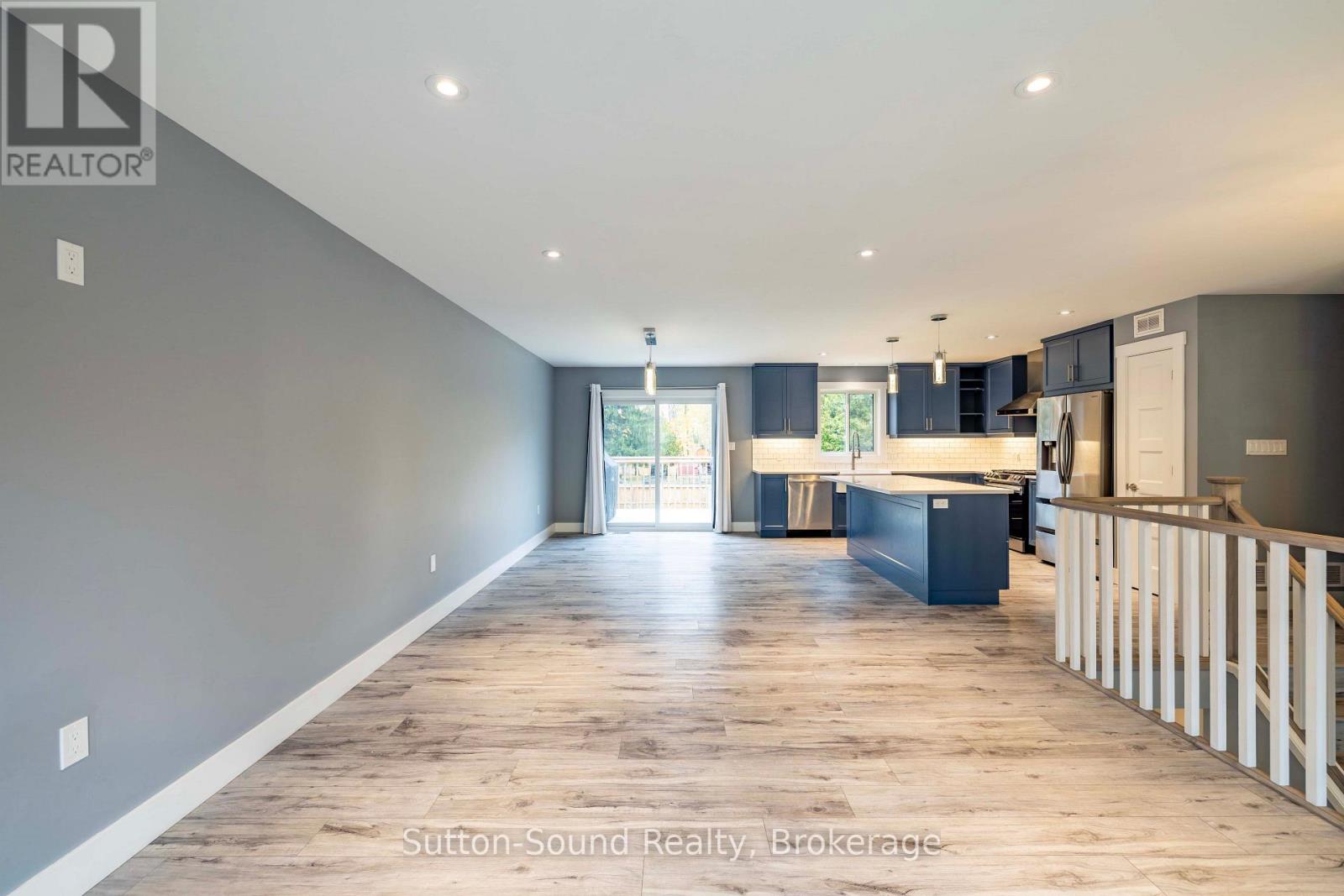 562 24TH STREET W