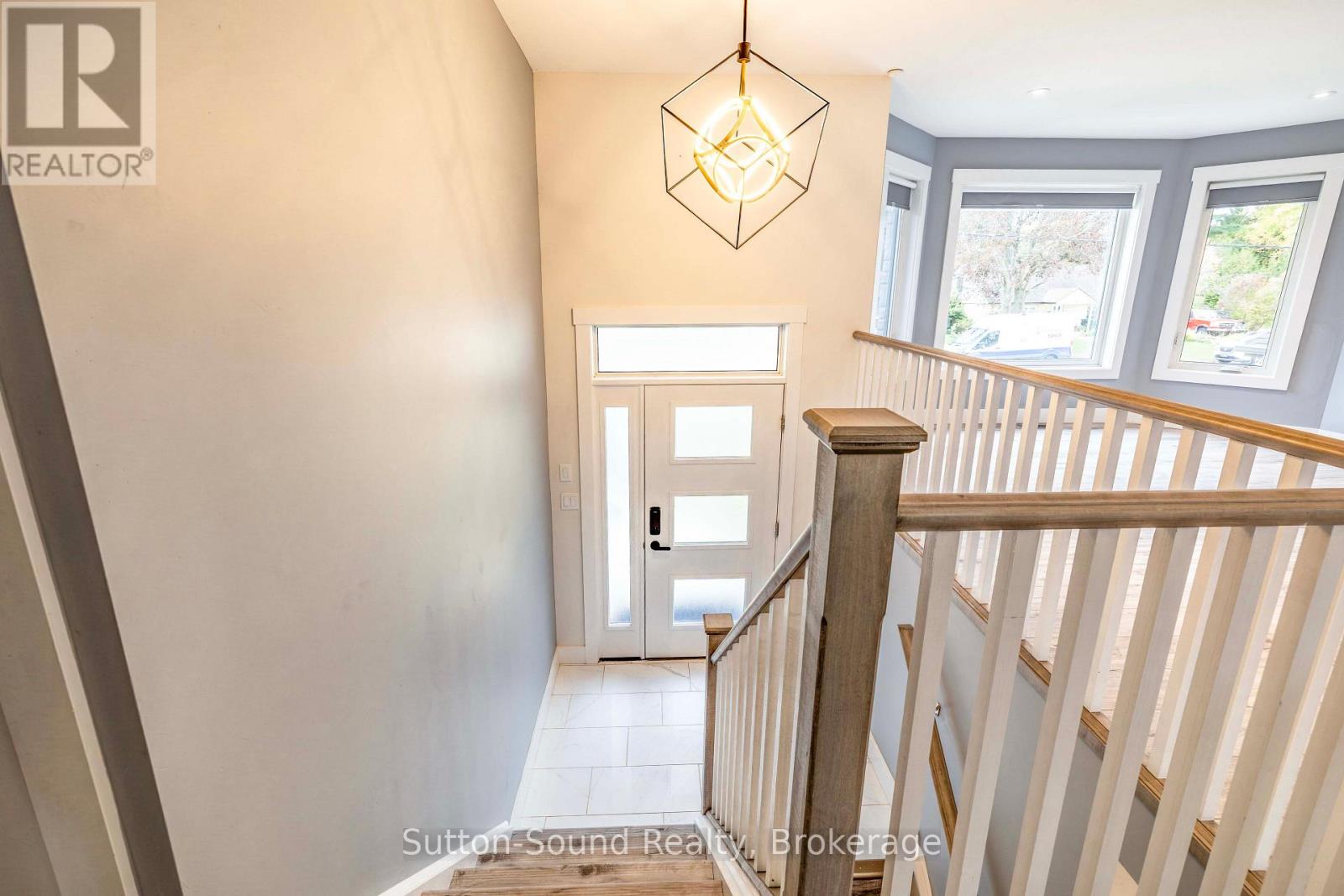 562 24TH STREET W