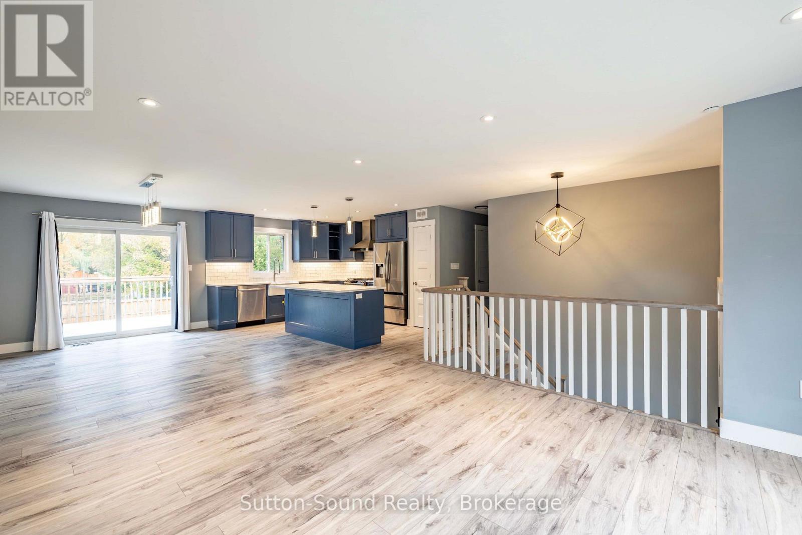 562 24TH STREET W