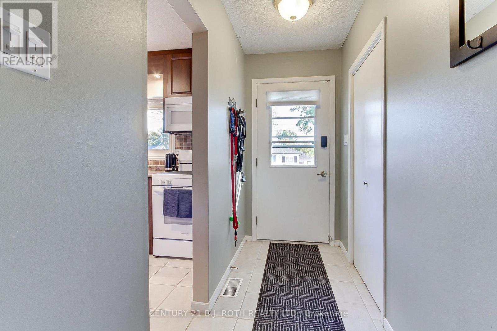 32 FRANKLIN BEACH ROAD