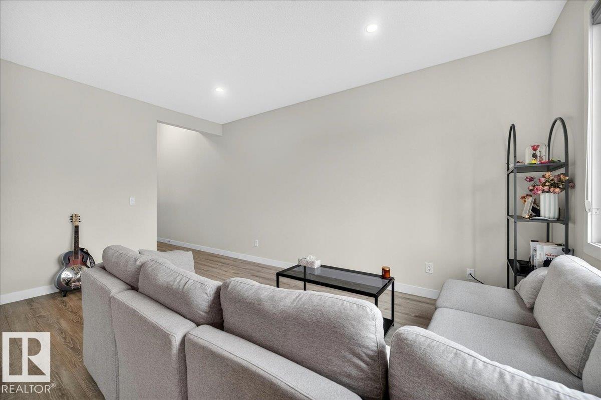 100 MEADOWLAND CR