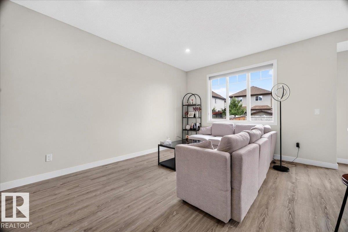 100 MEADOWLAND CR