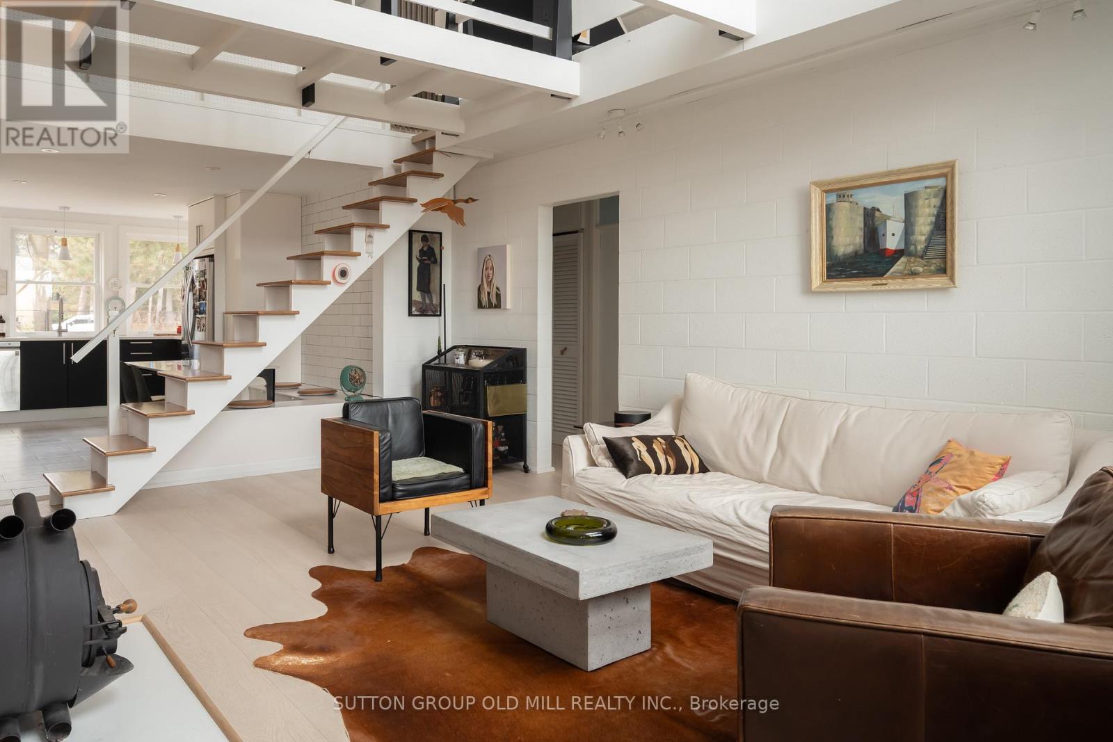 25 LAKESHORE ROAD W