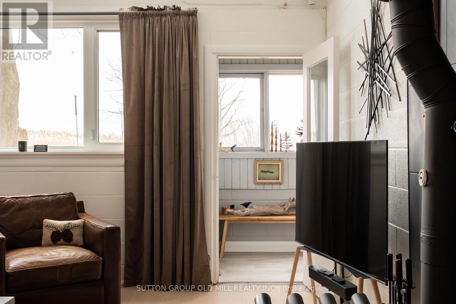 25 LAKESHORE ROAD W
