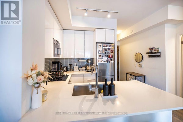 728 - 99 Eagle Rock Way, Vaughan, ON 3