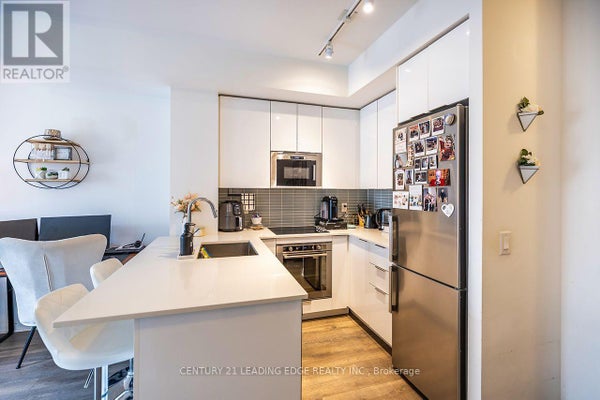 728 - 99 Eagle Rock Way, Vaughan, ON 2