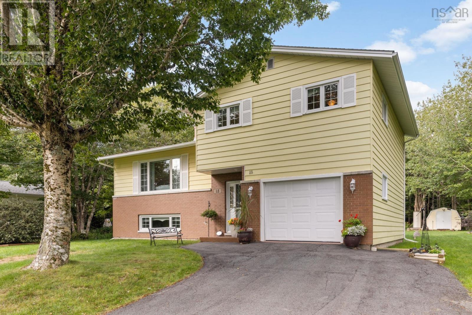 18 Lakewood Drive - Photo 2