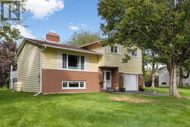 18 Lakewood Drive