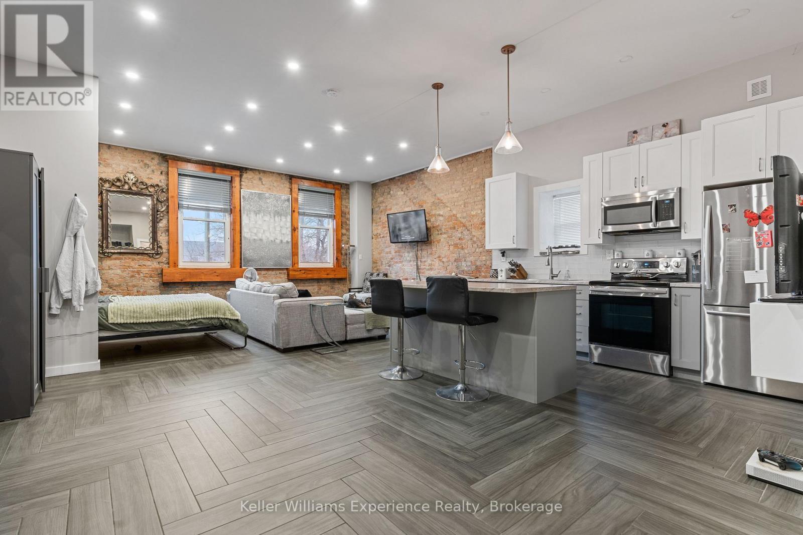 314 8TH STREET E