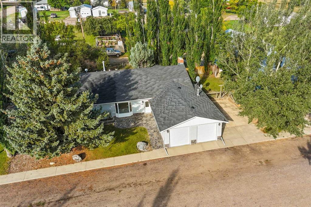 150 CHUDLEIGH STREET, ETZIKOM, AB T0K 0W0 - Image 3285374662.jpeg?d=l
