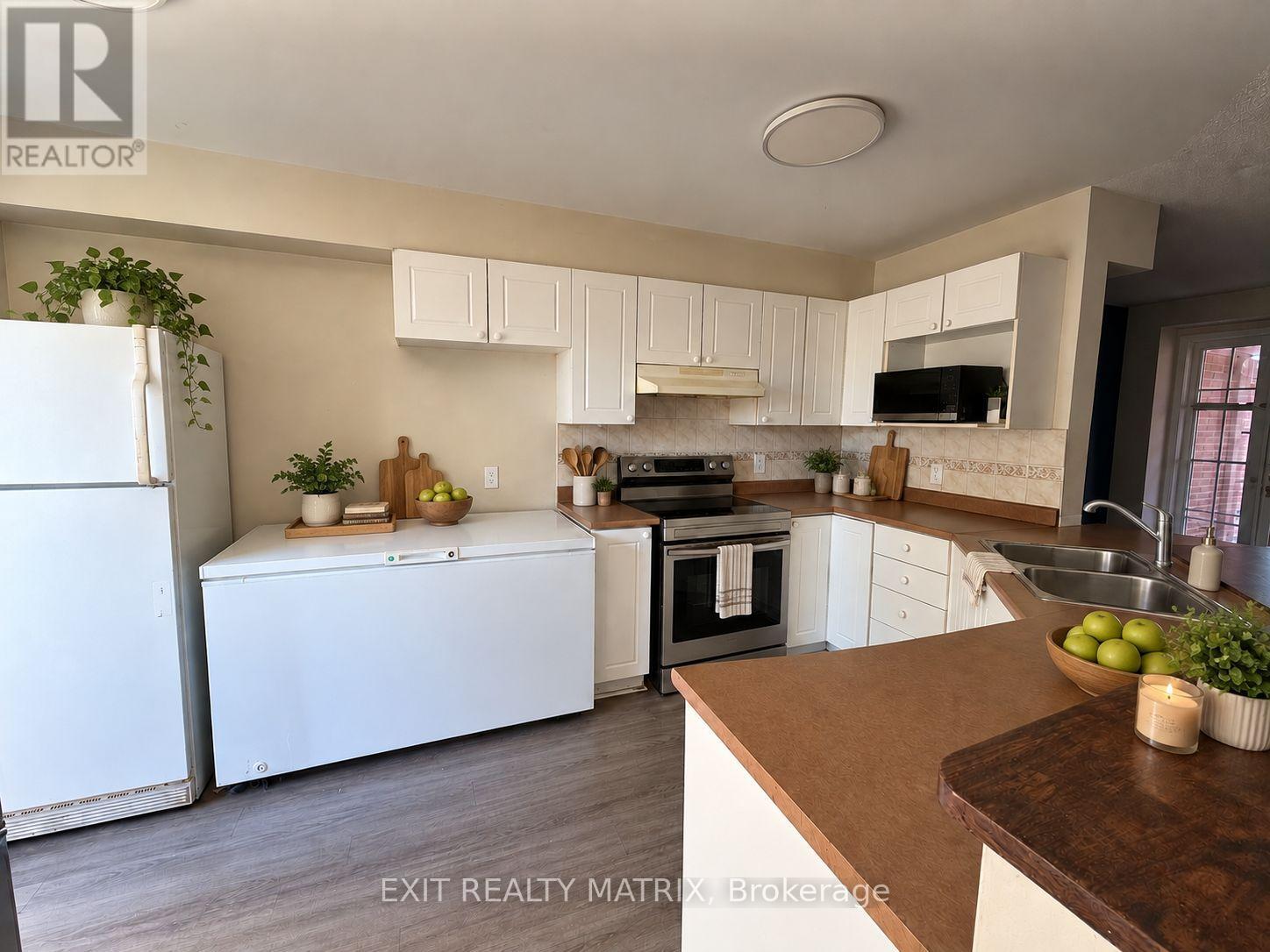 155 MARGRAVE AVENUE - Photo 2
