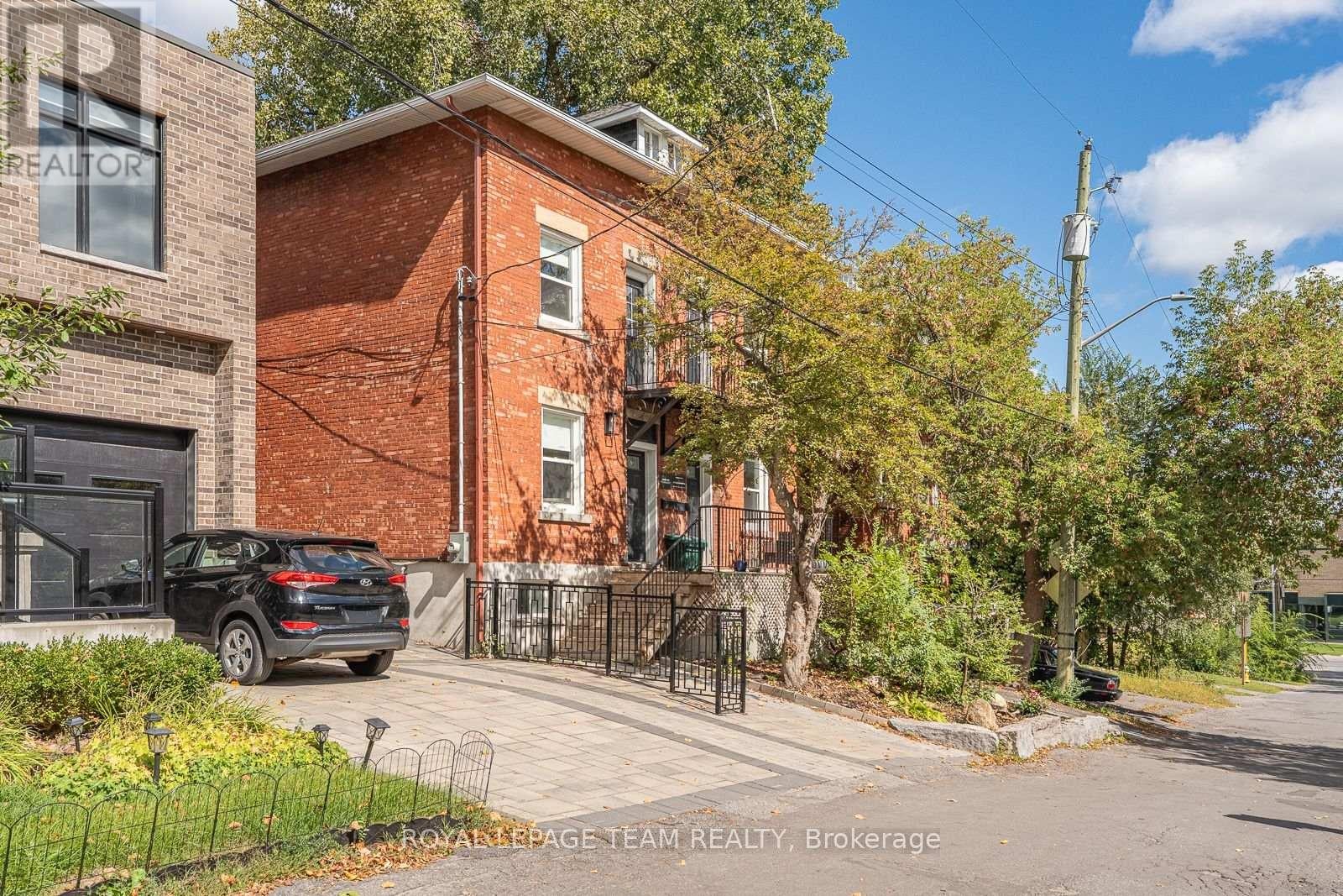 447 - 449 GREEN AVENUE